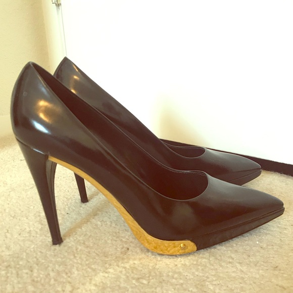 Louis Vuitton Shoes - Authentic Louis Vuitton point toe pump